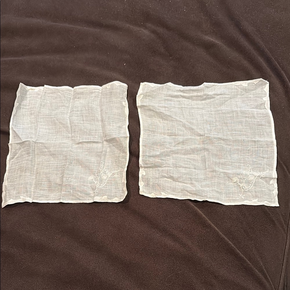 White Embroidered cocktail napkin Set